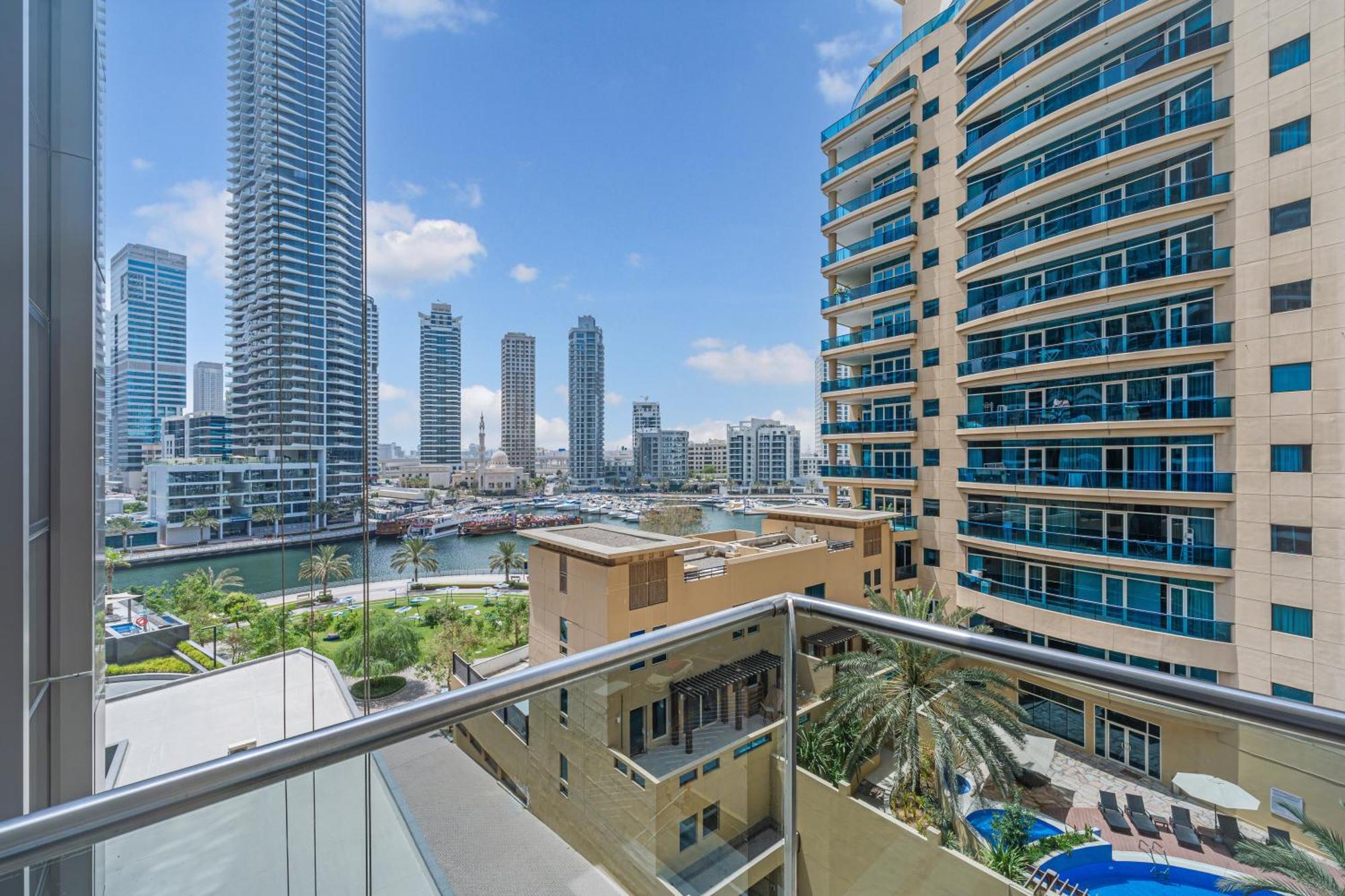 Close To I With Balcony I Fast Wi-fi Apartment