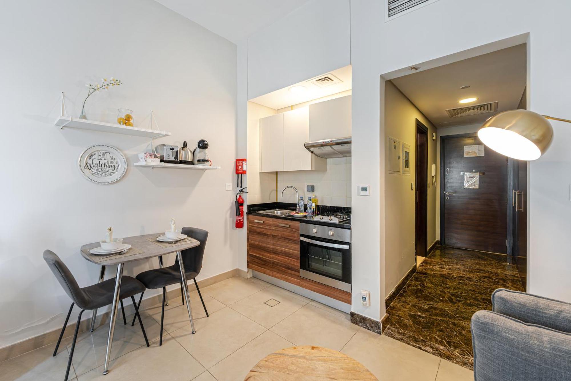 Close To I With Balcony I Fast Wi-fi Apartment