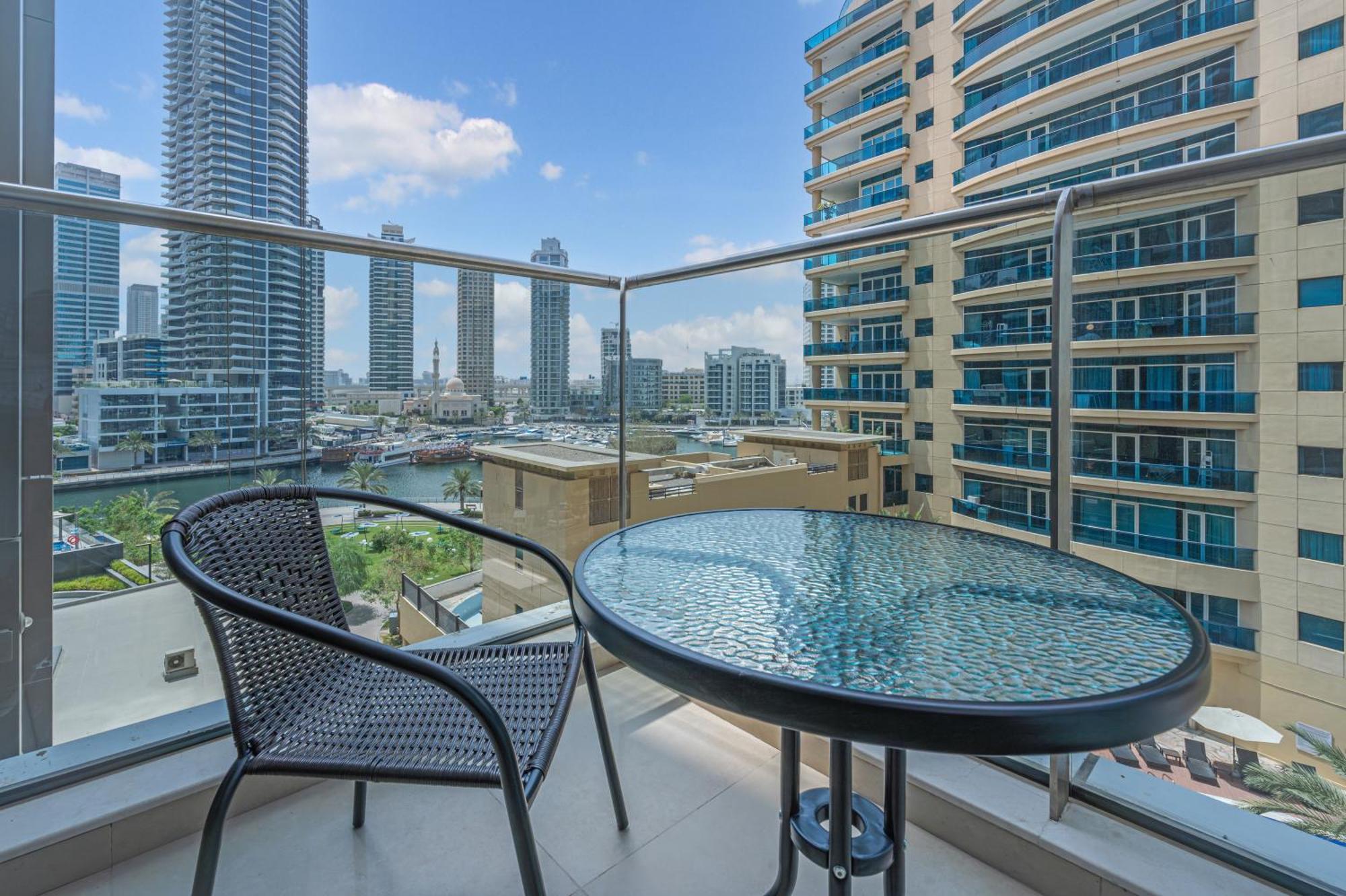 Apartment Close To I With Balcony I Fast Wi-fi *