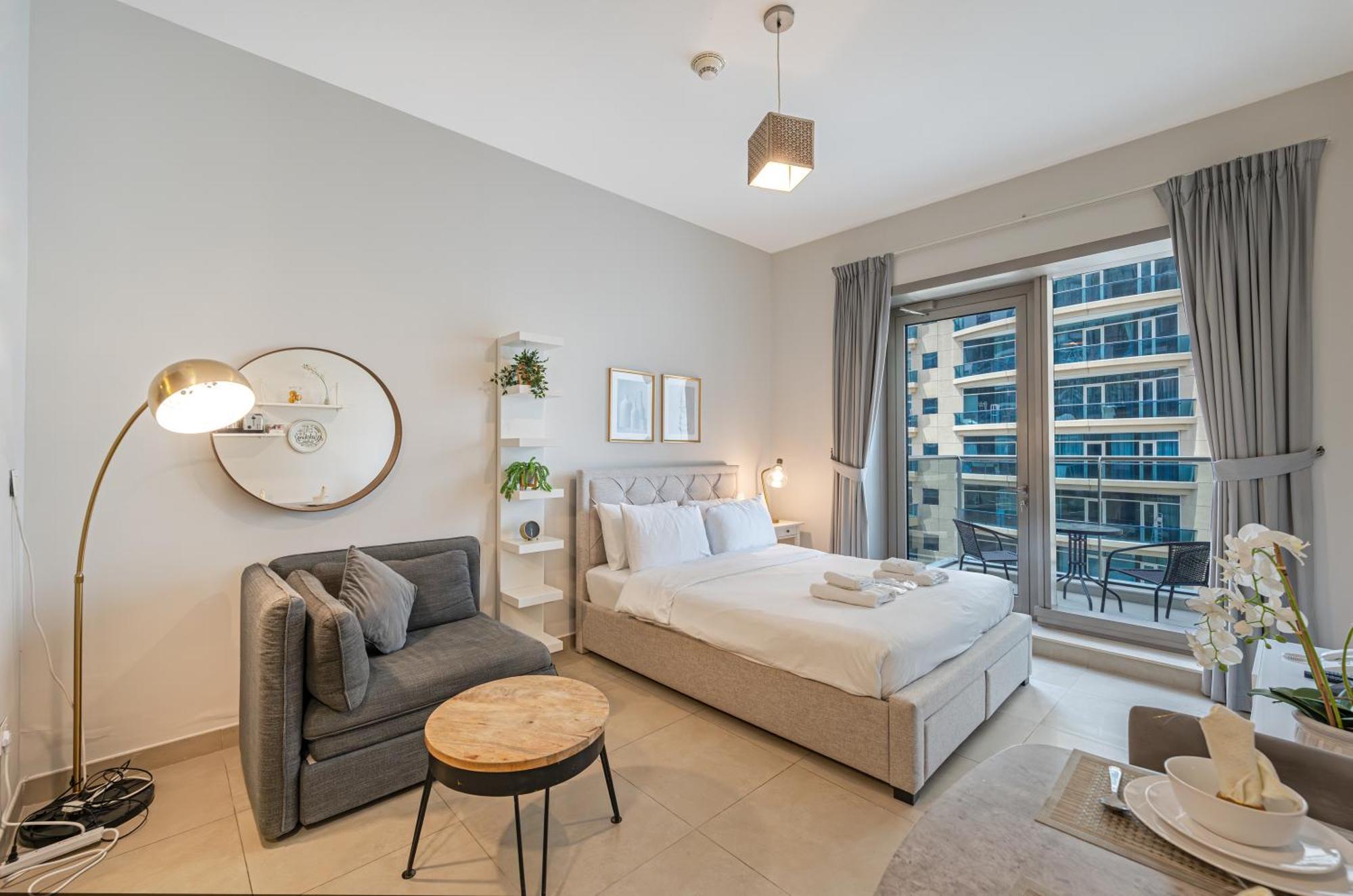 Apartment Close To I With Balcony I Fast Wi-fi Dubai