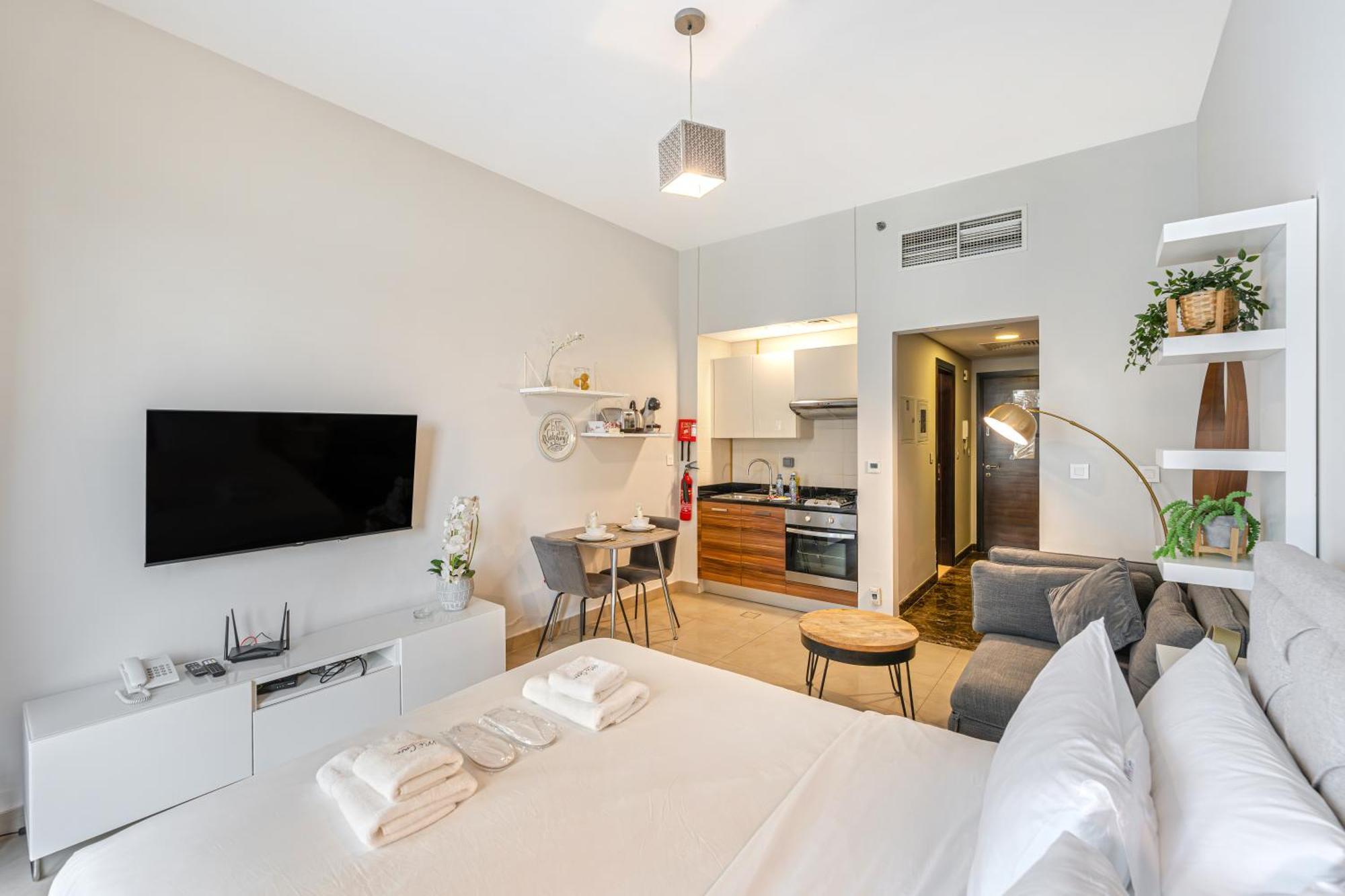 Close To I With Balcony I Fast Wi-fi Apartment Dubai