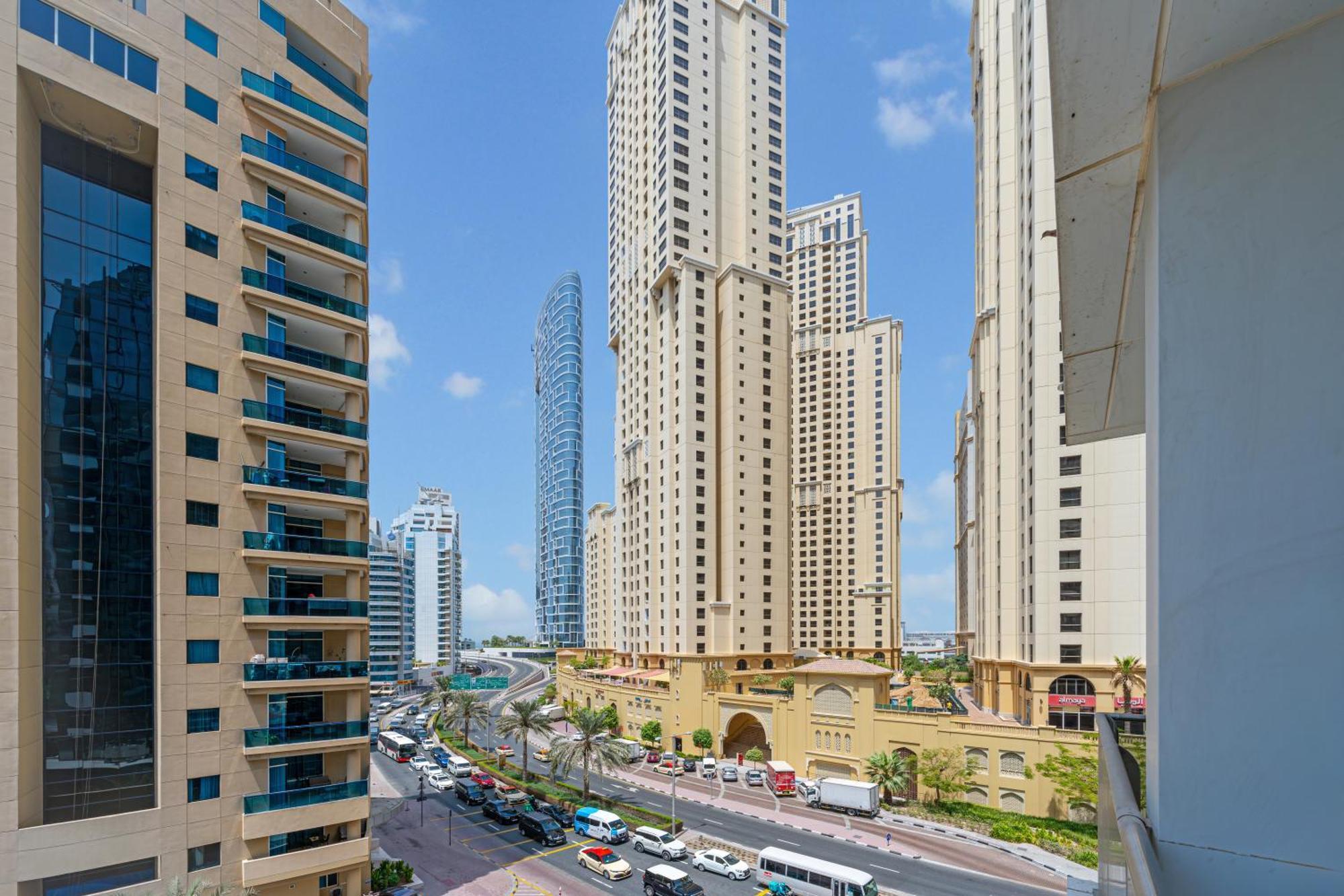 Apartment Close To I With Balcony I Fast Wi-fi *