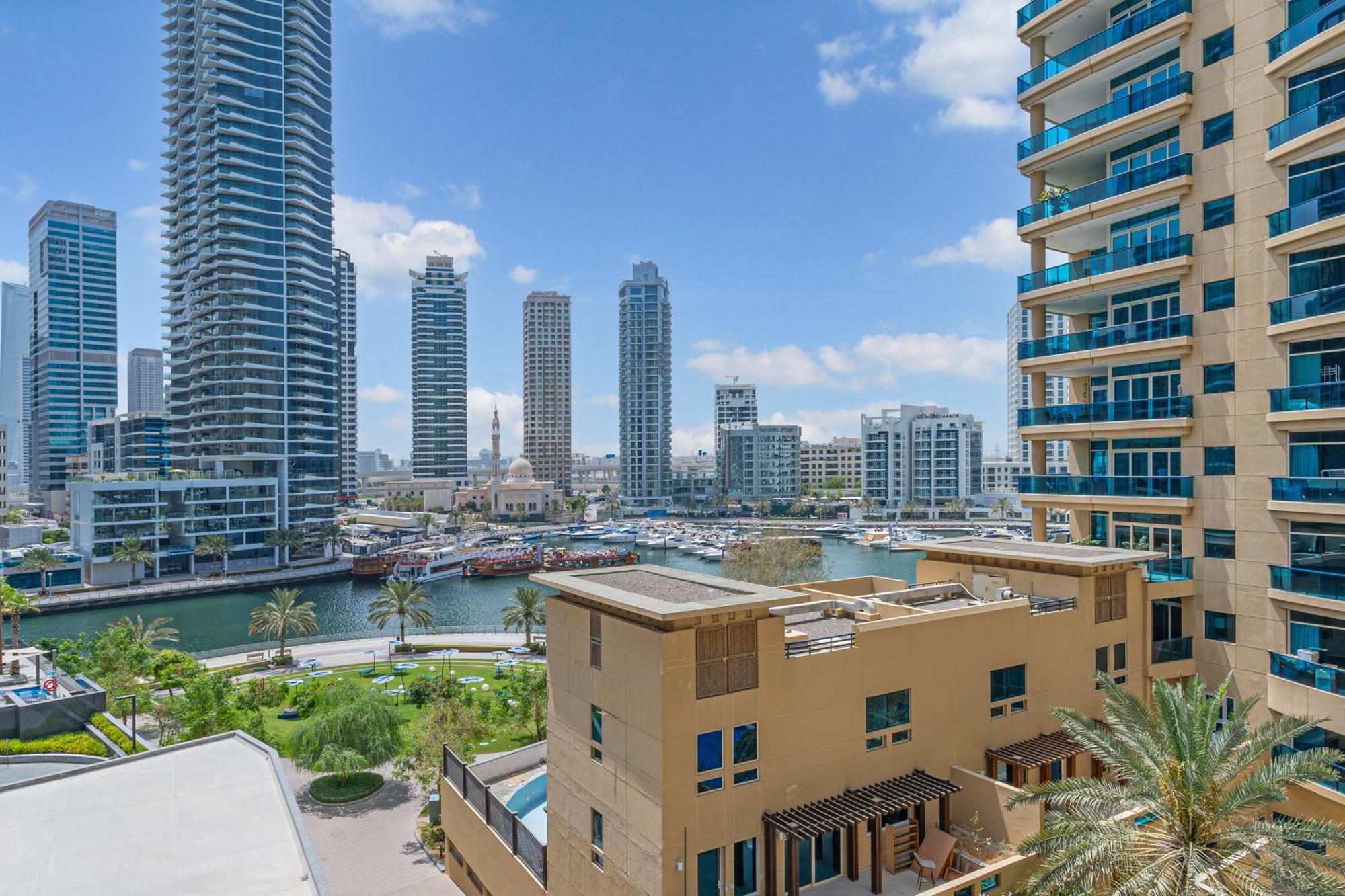 Apartment Close To I With Balcony I Fast Wi-fi *